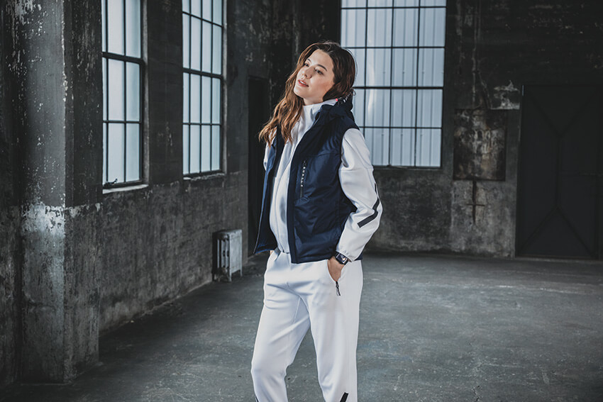 【3264-ku】スポーティなルックスの多機能軽防寒ウェアストレッチフーディ防寒ベストユニセックス【WORK WEAR バートル】